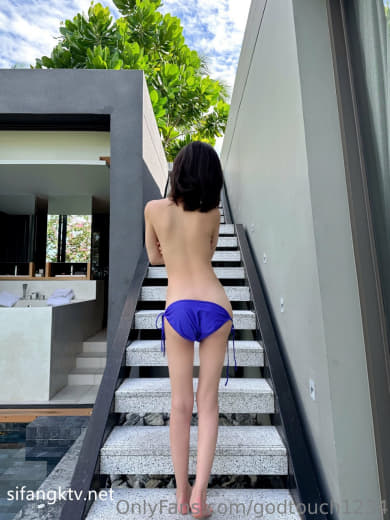 【2023-06-01】Taking all off outside..💓.m4v