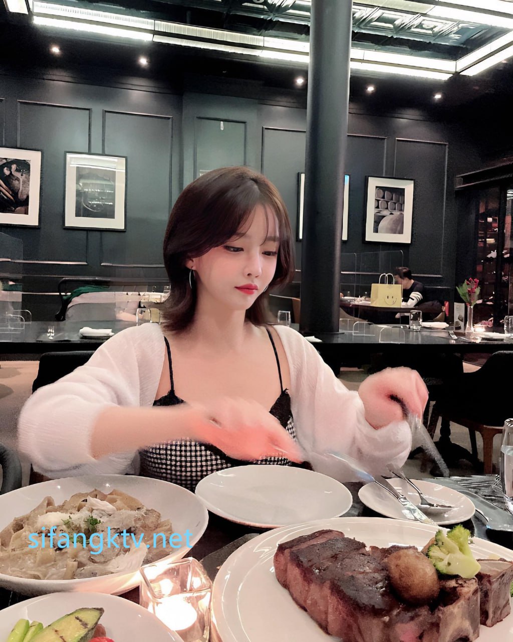 【2023-05-11】My master playing with my boobs..😅.m4v